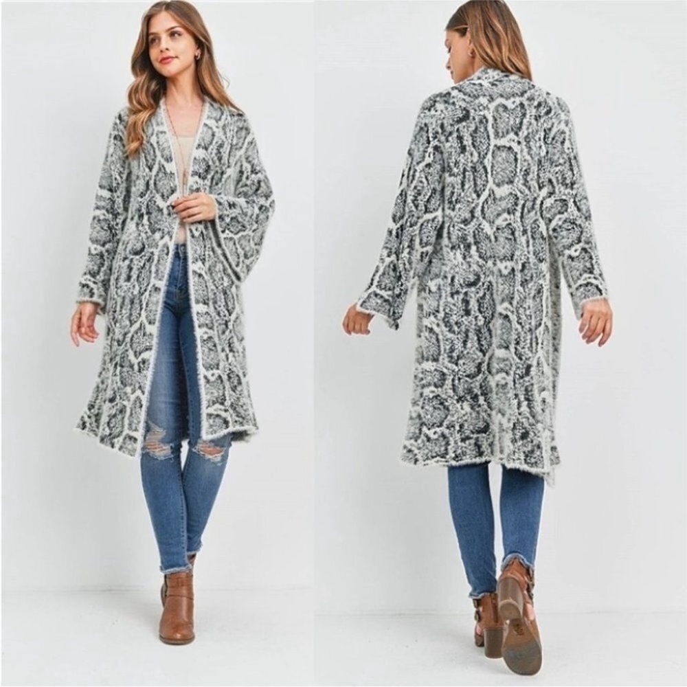 Anthropologie Akemi + Kin Sigrid Fuzzy Snake Skin Kimono Gray White Cardigan